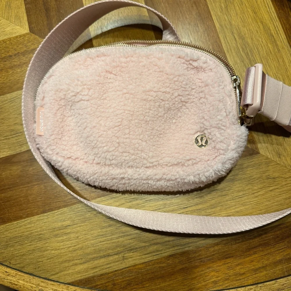 Lululemon Everywhere Belt bag Light Pink Sherpa crossbody FLAW